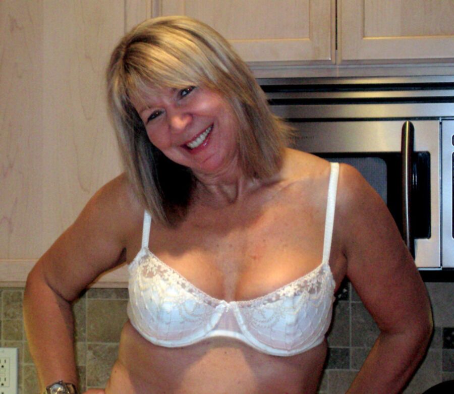 Diane - Sexy Thick Nude Grandmother