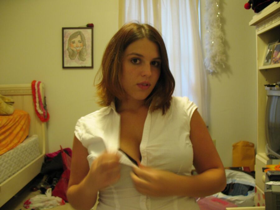 Brunette Teen Show off