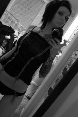 Perky-titted emo brunette taking mirror-shots