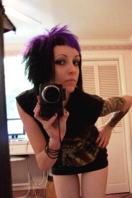 Perky-titted emo brunette taking mirror-shots