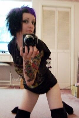 Perky-titted emo brunette taking mirror-shots