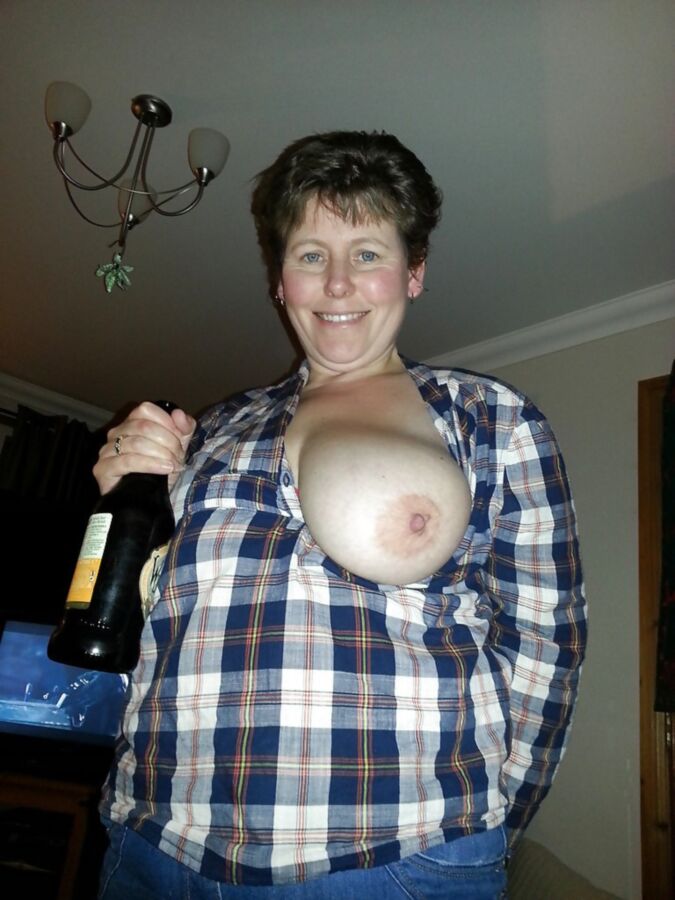 Soooo Love to Cum Inside Busty Scots Moms LoveBox