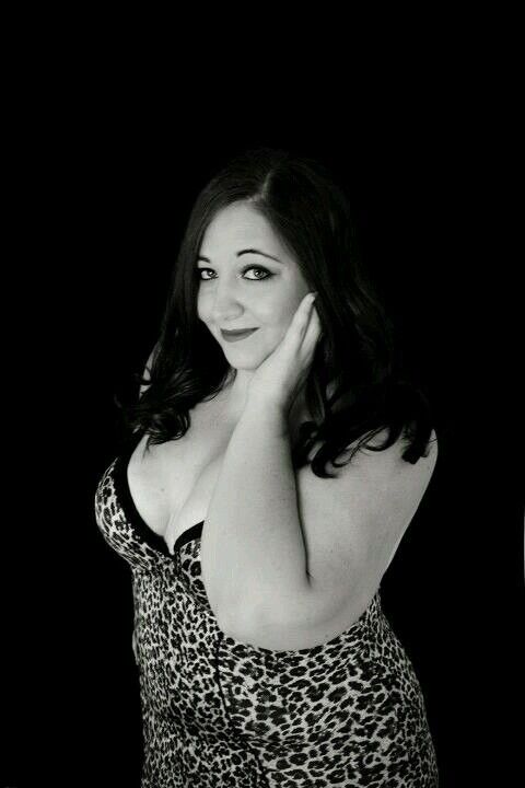 plus size pinups