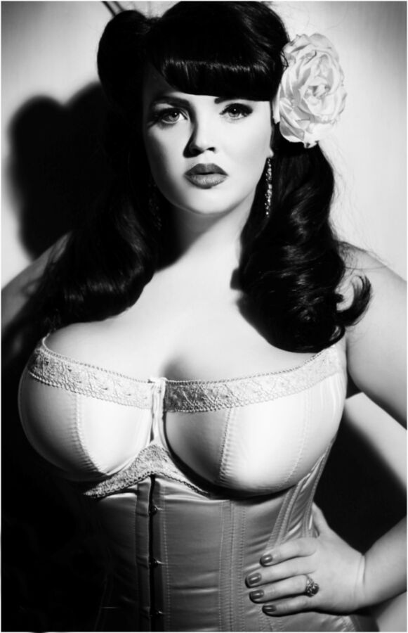 Plus-Size-Pinups