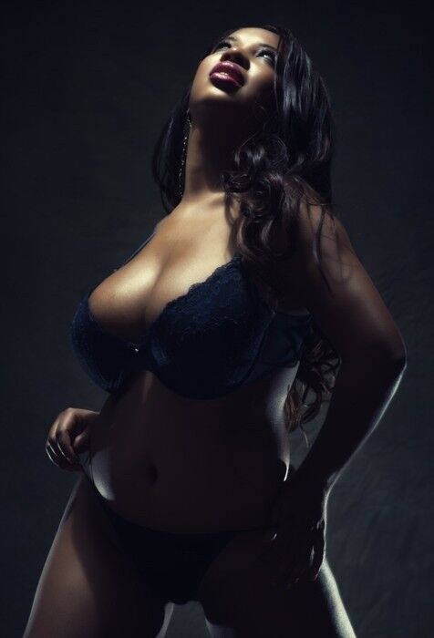 plus size pinups