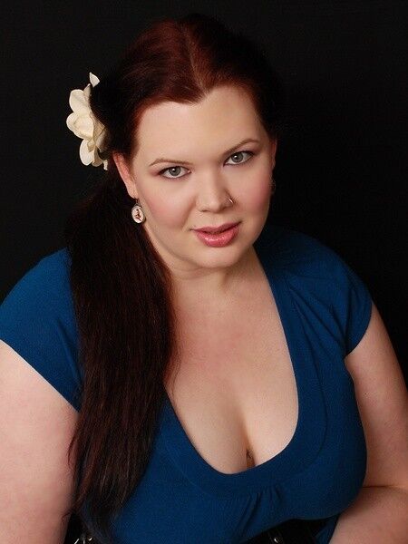 plus size pinups