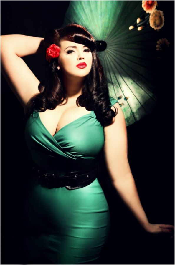 plus size pinups