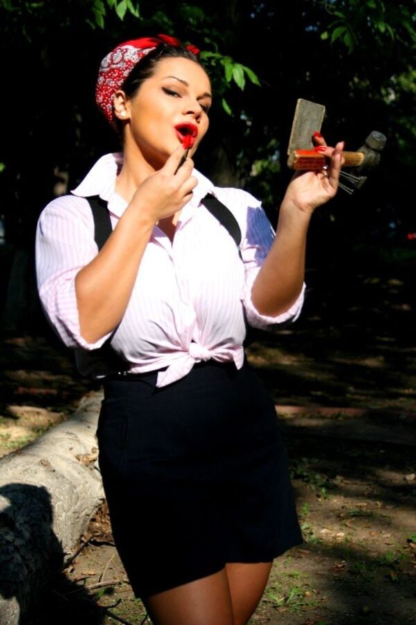 plus size pinups