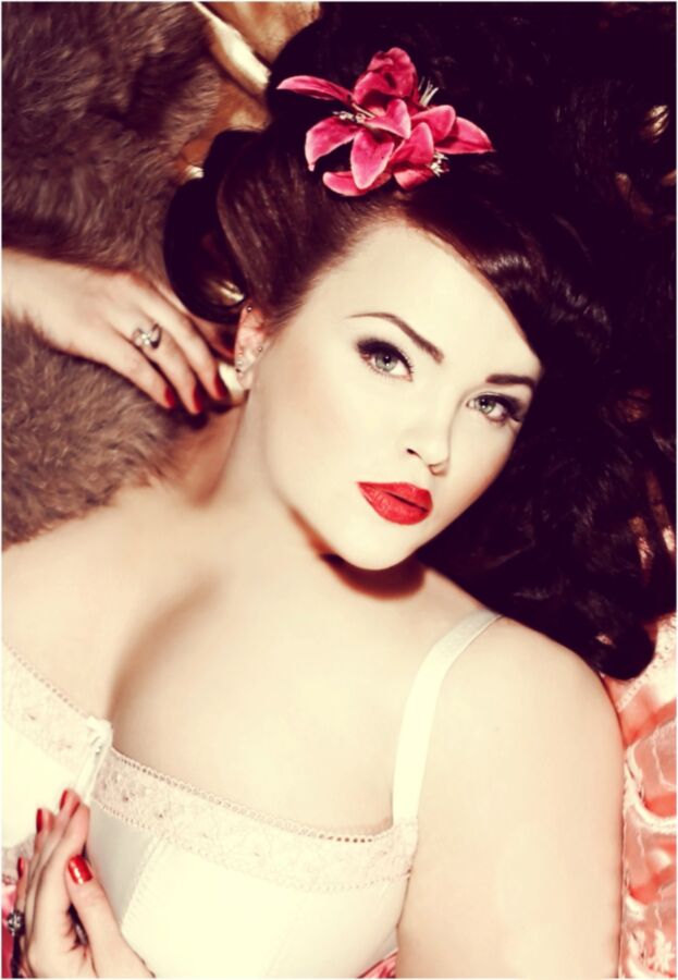 plus size pinups