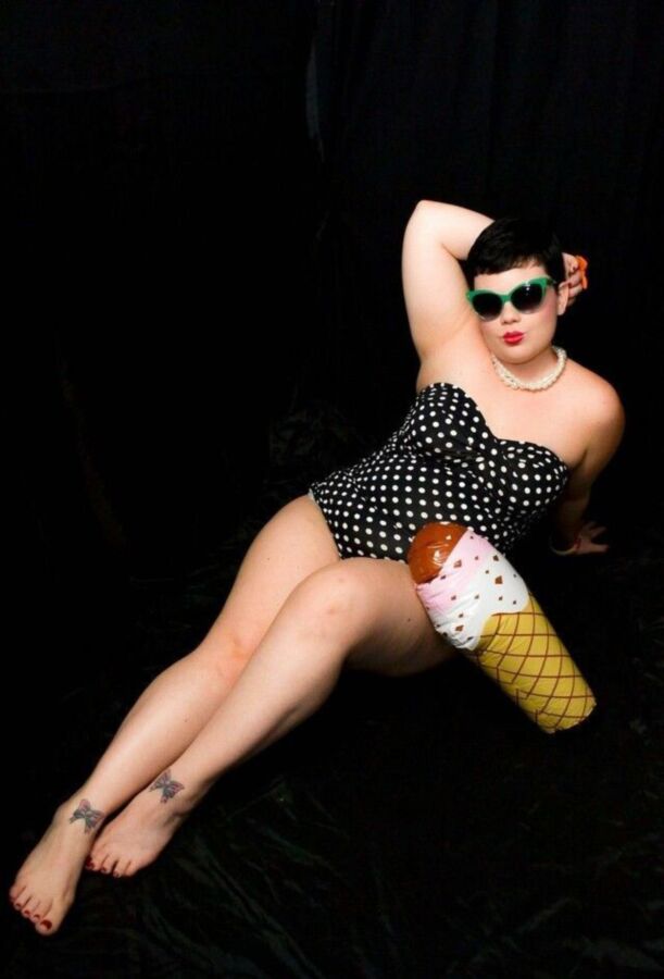 Plus-Size-Pinups