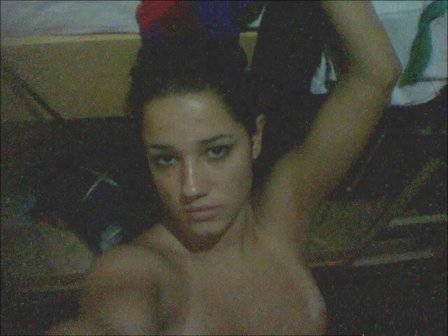 Self-shooting latina with nice tits