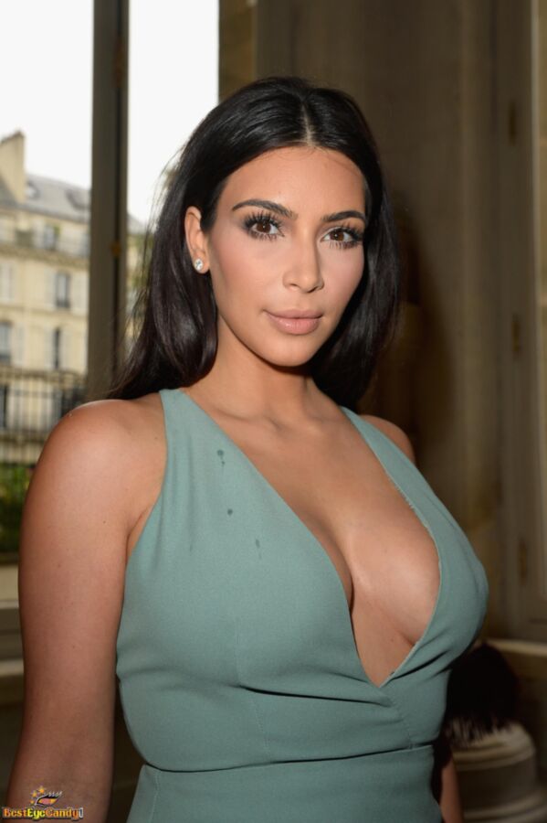 Kim K (gran escote)