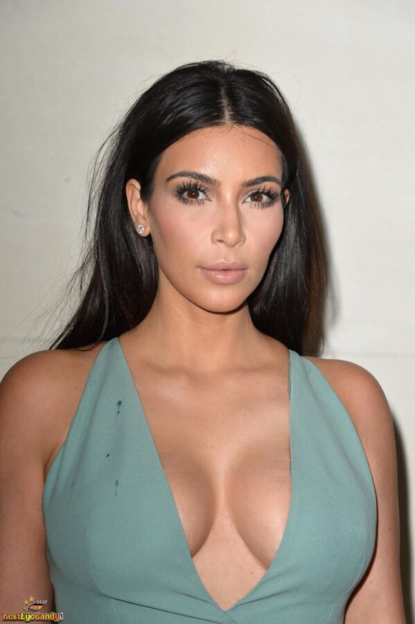 Kim K (gran escote)