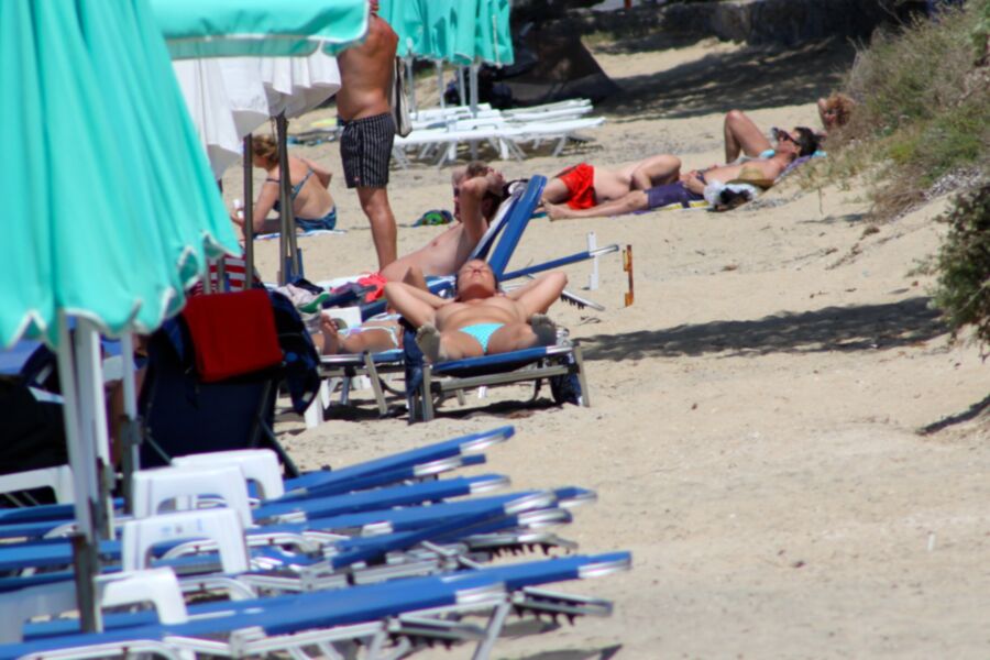 Mom beauty caught topless in Agia Anna, Naxos