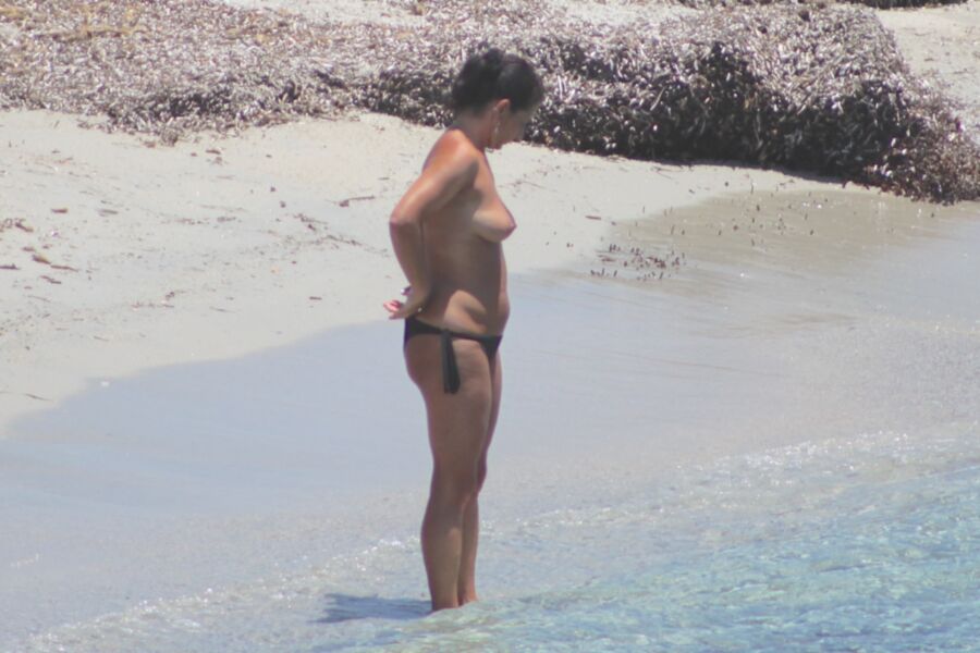 French babe caught topless in Mikri Vigla, Naxos