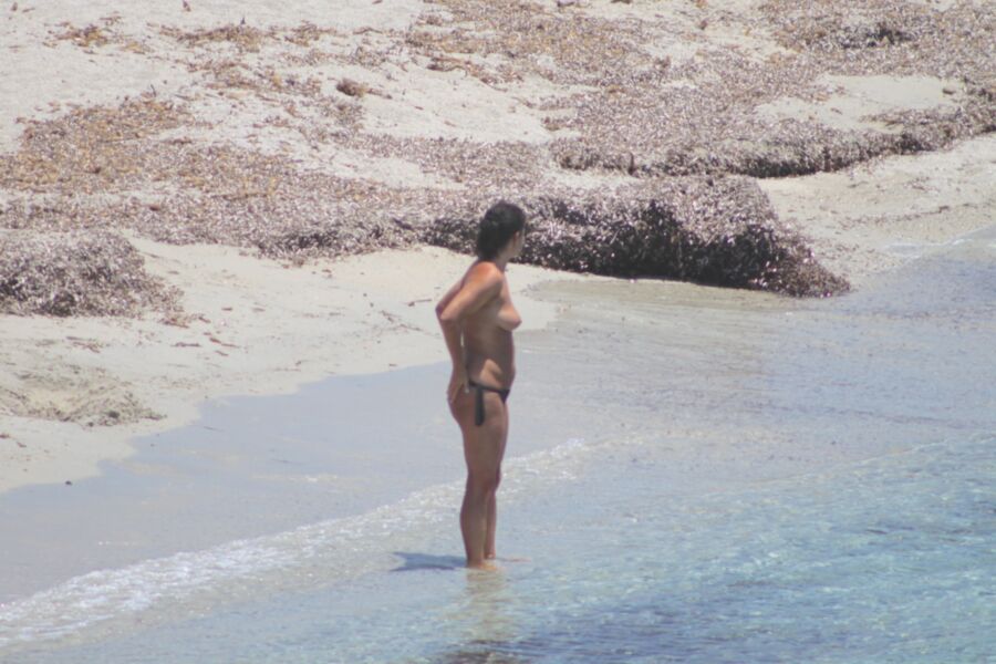 French babe caught topless in Mikri Vigla, Naxos