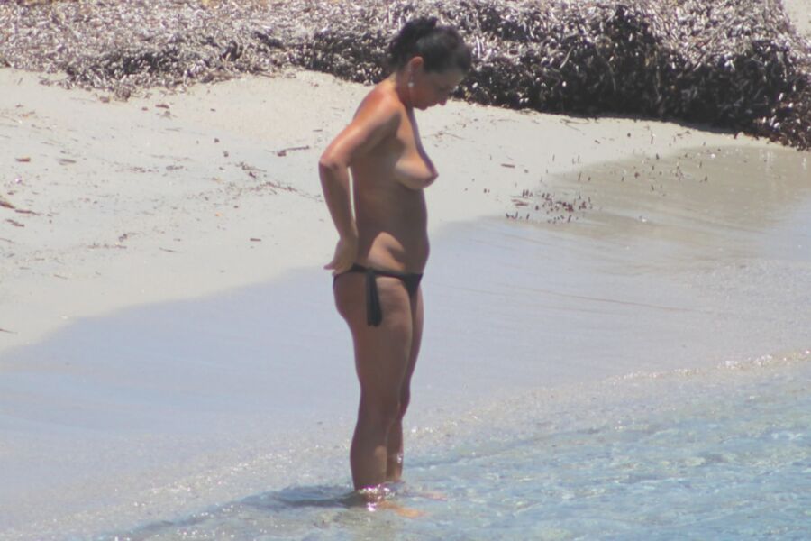 French babe caught topless in Mikri Vigla, Naxos