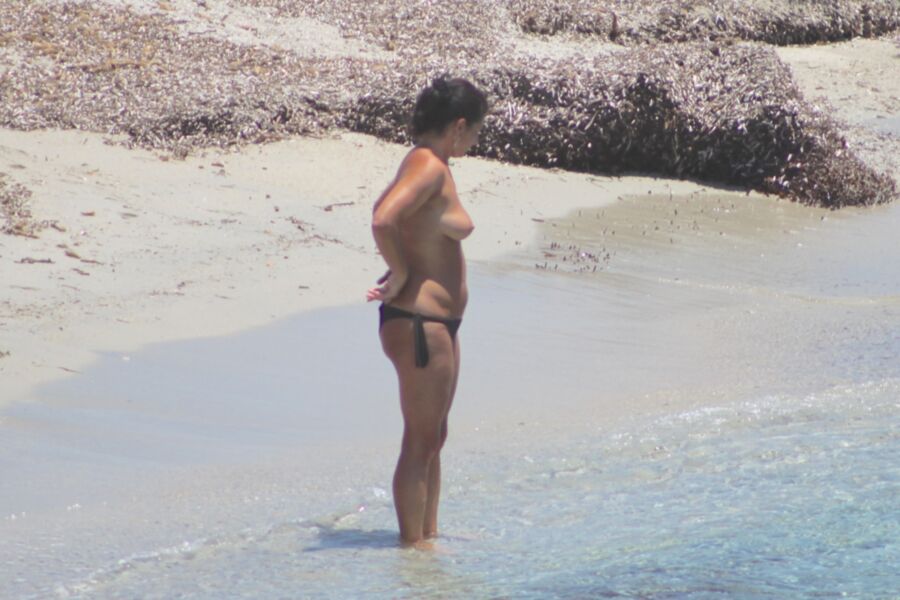 French babe caught topless in Mikri Vigla, Naxos