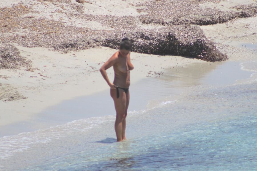 French babe caught topless in Mikri Vigla, Naxos