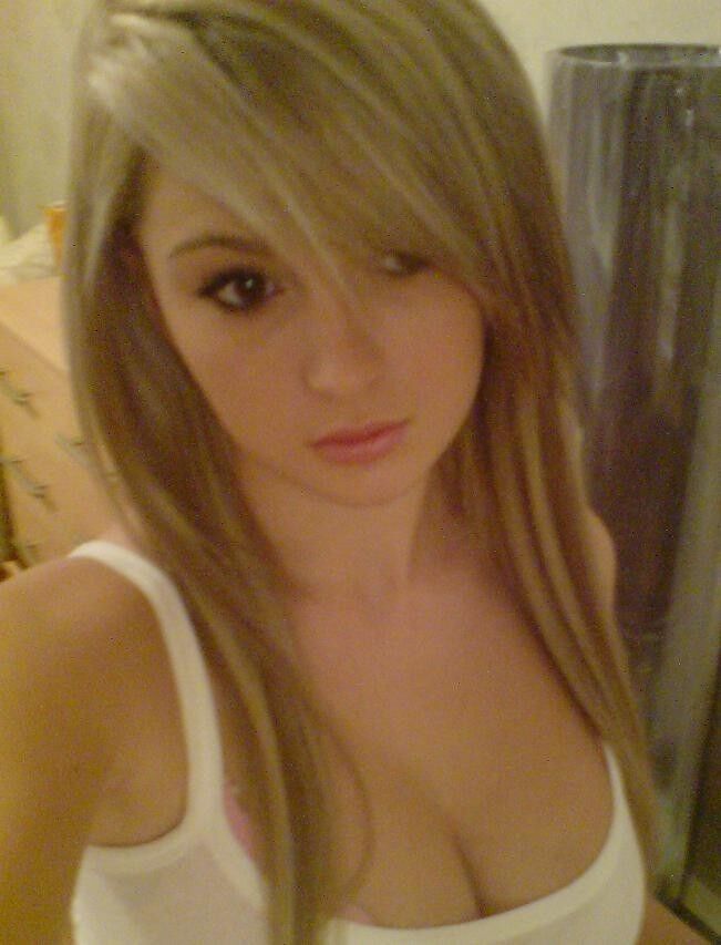 Busty Teen - Cleavage Selfies