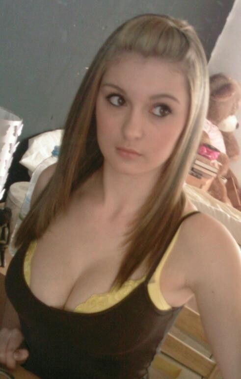 Busty Teen - Cleavage Selfies