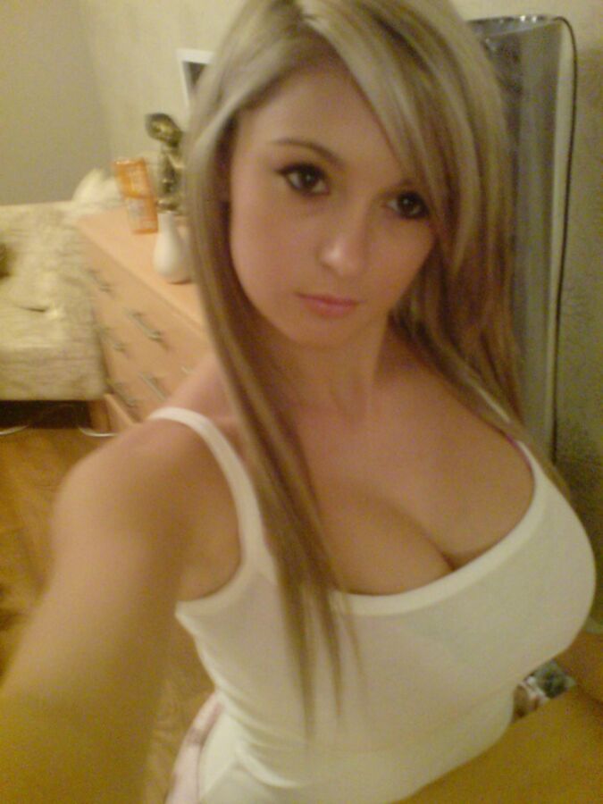 Busty Teen - Cleavage Selfies