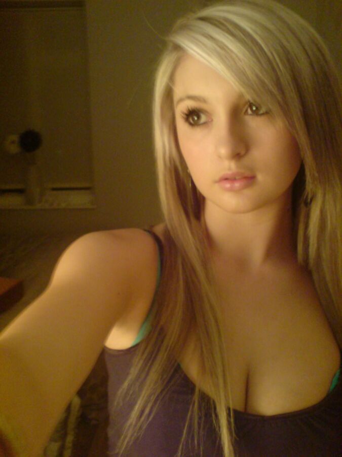 Busty Teen - Cleavage Selfies