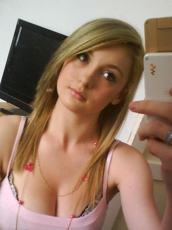 Busty Teen - Cleavage Selfies