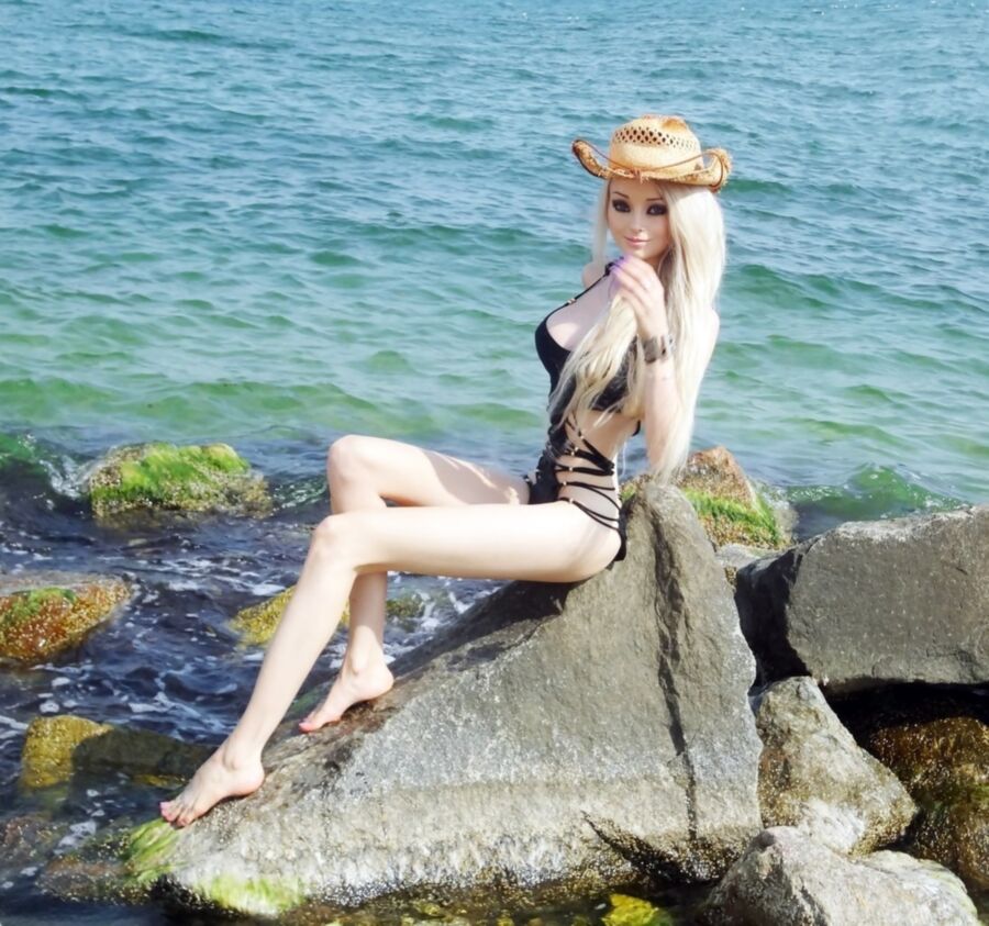 Valeria Lukyanova Pieds