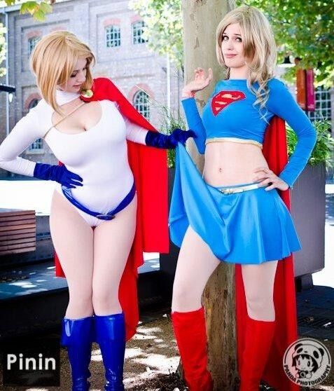 Powergirl - косплей грудастых шлюх