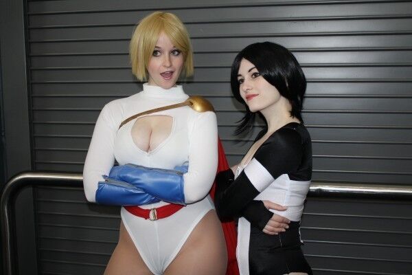 Powergirl - cosplay escórias peitudas