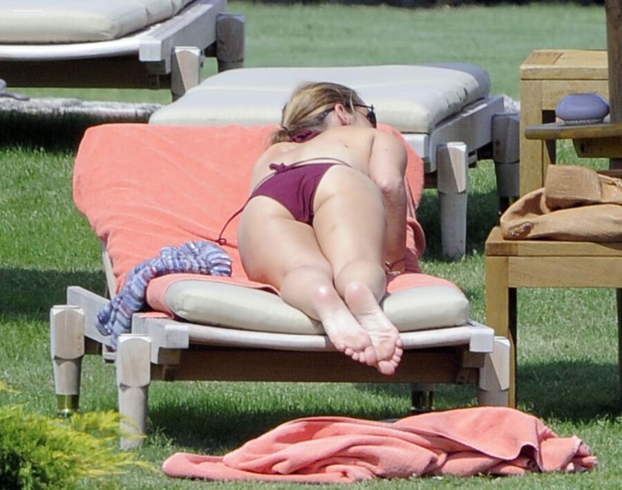 Louise Redknapp (Nurding) Ass Tits Legs Bikini British Celeb