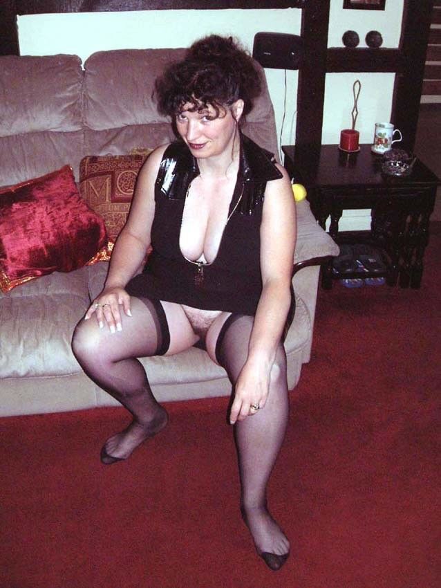 UK MILF Slut mostra seus peitos enormes!