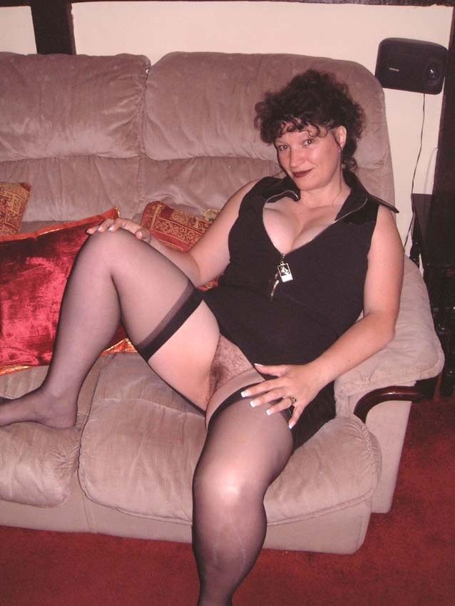 UK MILF Slut mostra seus peitos enormes!