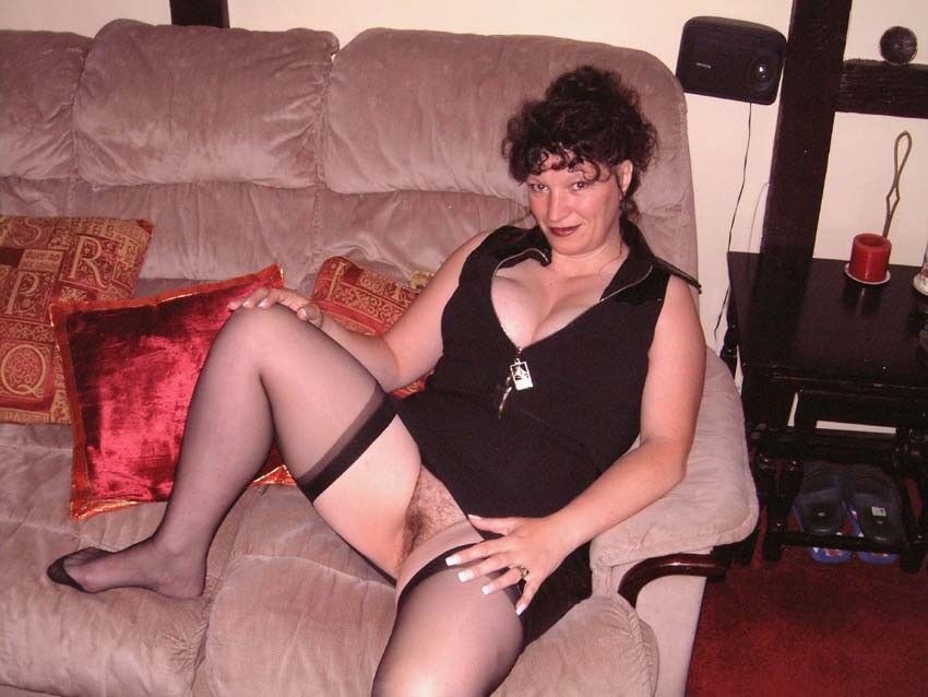 UK MILF Slut mostra seus peitos enormes!