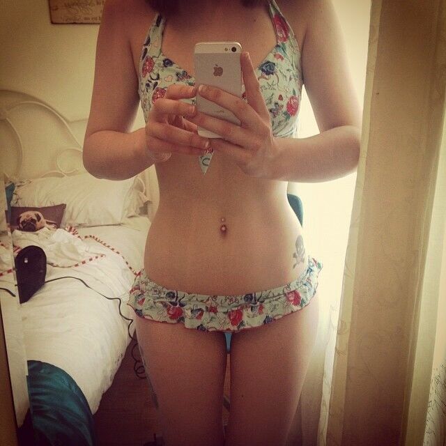 Hey I'm Emma 18 f from London cum say hi xxx