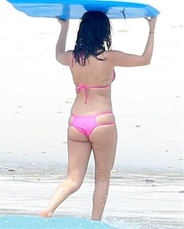 SELENA GOMEZ BIKINI