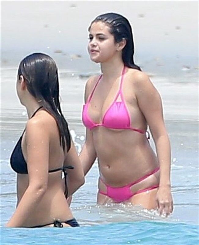 SELENA GOMEZ BIKINI