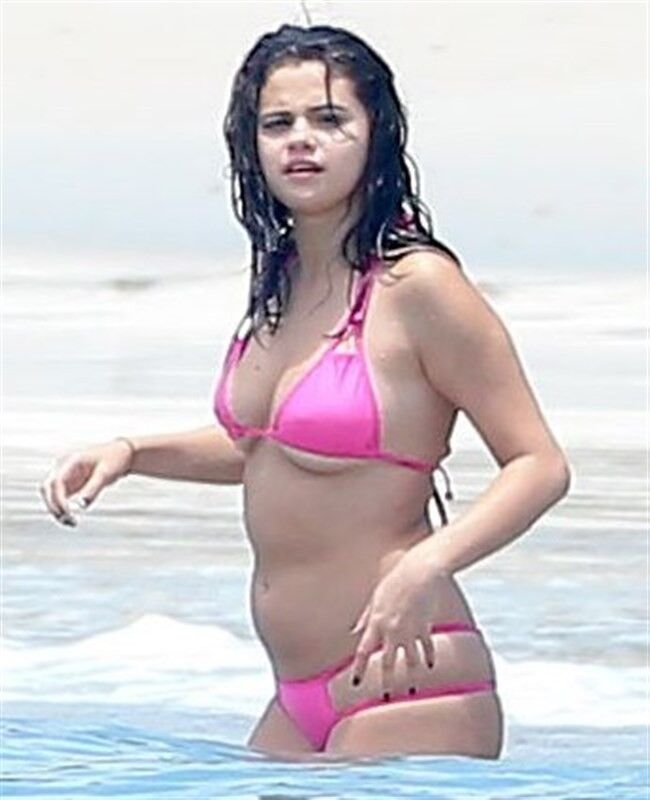 SELENA GOMEZ BIKINI