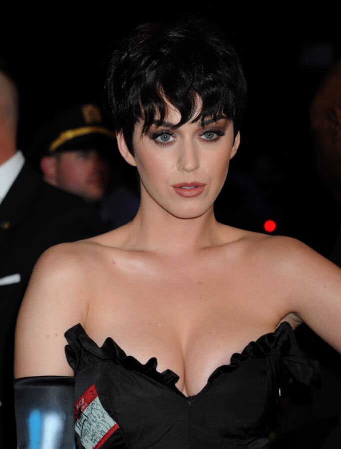 Gala Genefit del Instituto de Disfraces de Eutersau Katy Perry