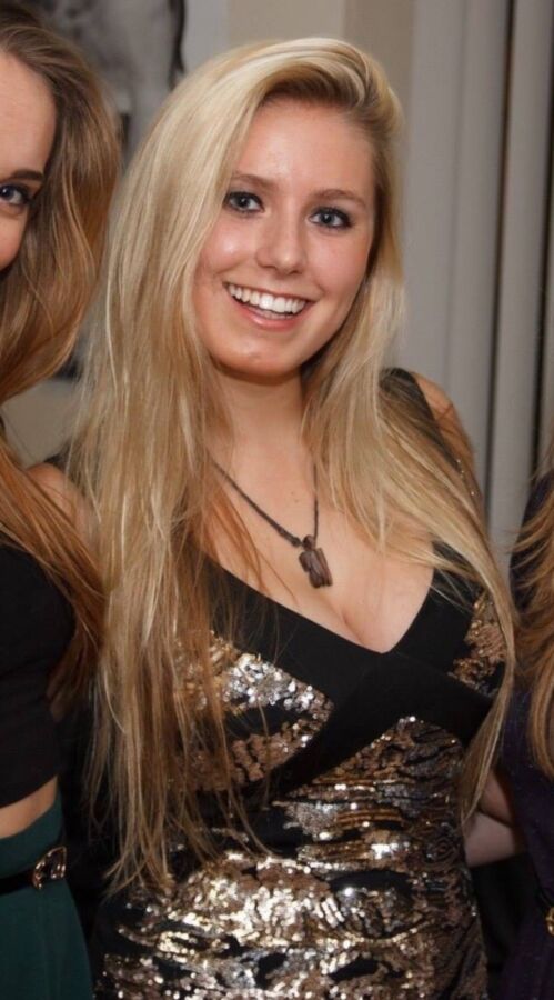 Cracking Blonde Teen w Huge Boobs - Comment