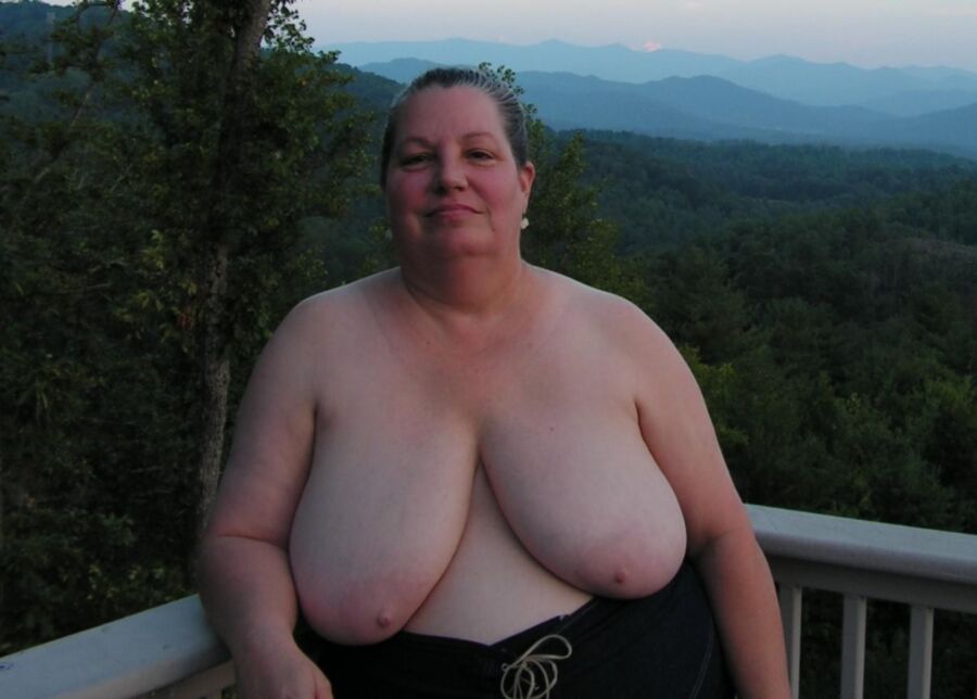 MILFs al aire libre en topless