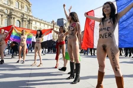 naked protest