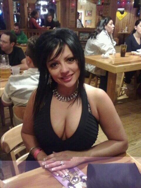 Busty MILF from Flagstaff