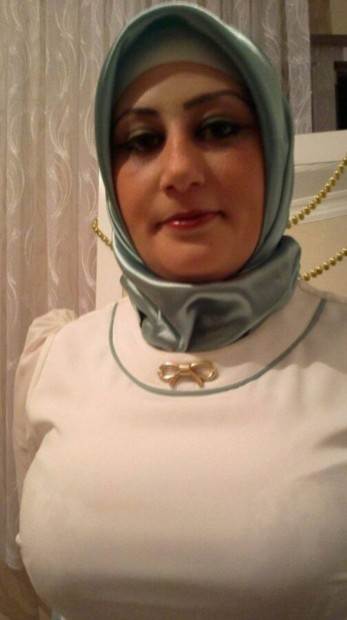 Zeliha - Milf hijabi de grandes tetas