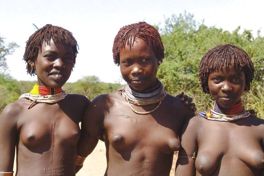 Filles de la jungle du Kenya.