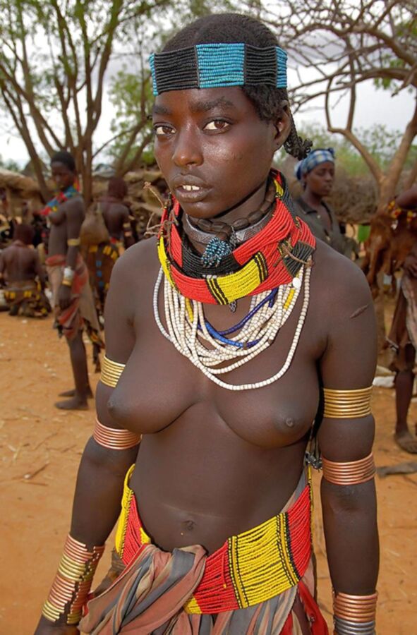 Filles de la jungle du Kenya.