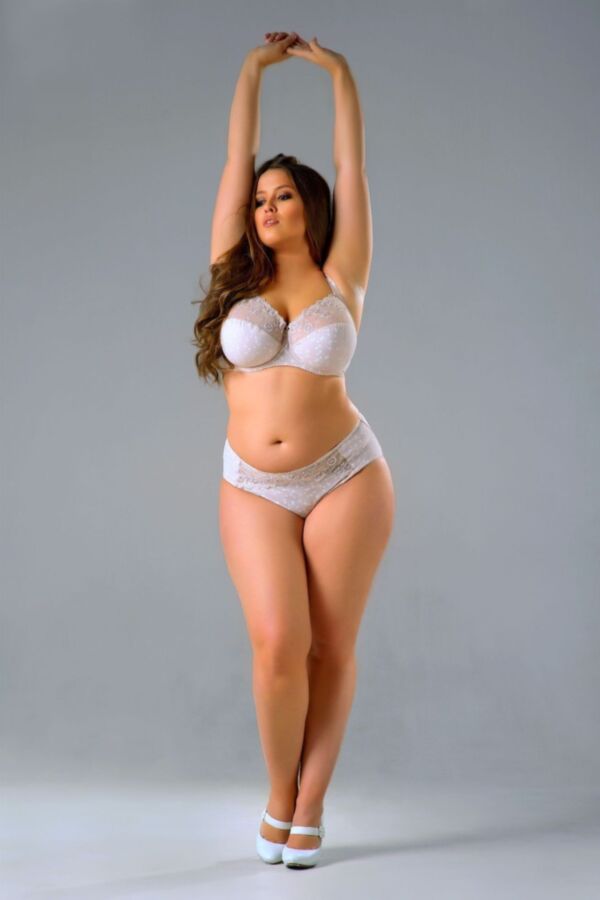 Plus-Size Honey: Victoria