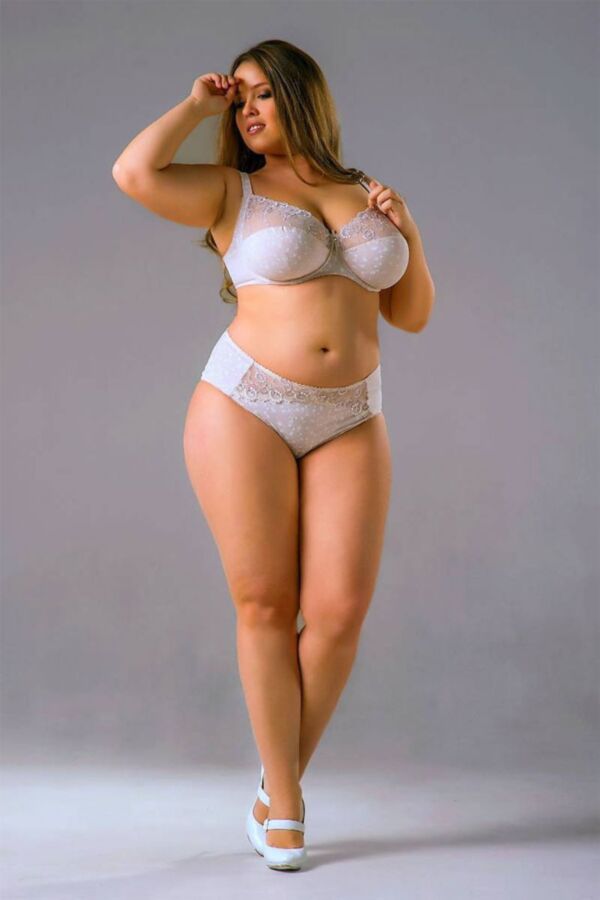 Plus-Size Honey: Victoria