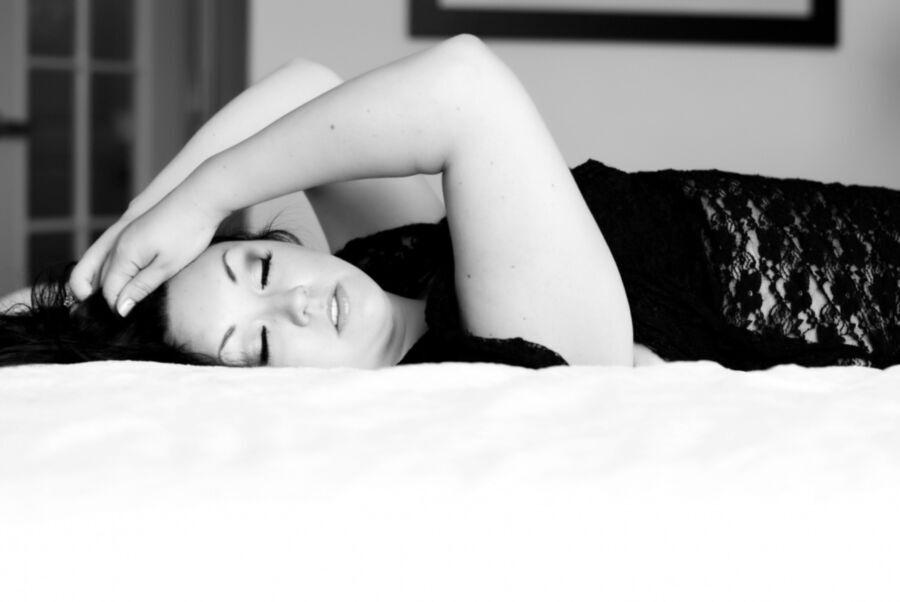 Hotel boudoir session - great cleavage in a few shots